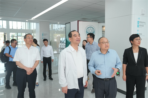 北京大学校长龚旗煌一行调研北大口腔三亚医院